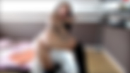 Ceetzie/clips/Ceetzie - Meine neue Fickmaschine.flv